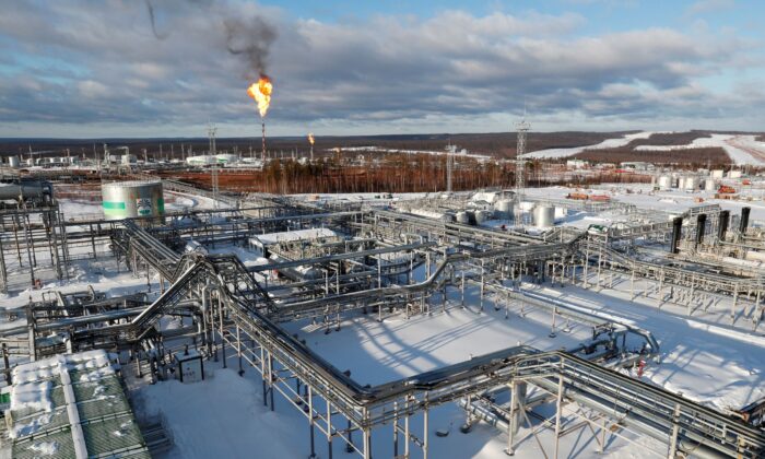 Nga đang bán dầu thô Urals với mức giảm giá sâu, các nhà giao dịch thận trọng với lệnh trừng phạt