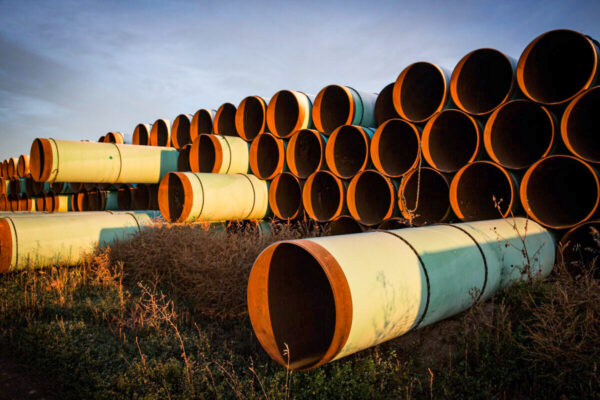 Hàng dặm đường ống chưa sử dụng được chuẩn bị cho dự án đường ống Keystone XL, rất nhiều ở bên ngoài Gascoyne, North Dakota, hôm 14/10/2014. (Ảnh: Andrew Burton/Getty Images)