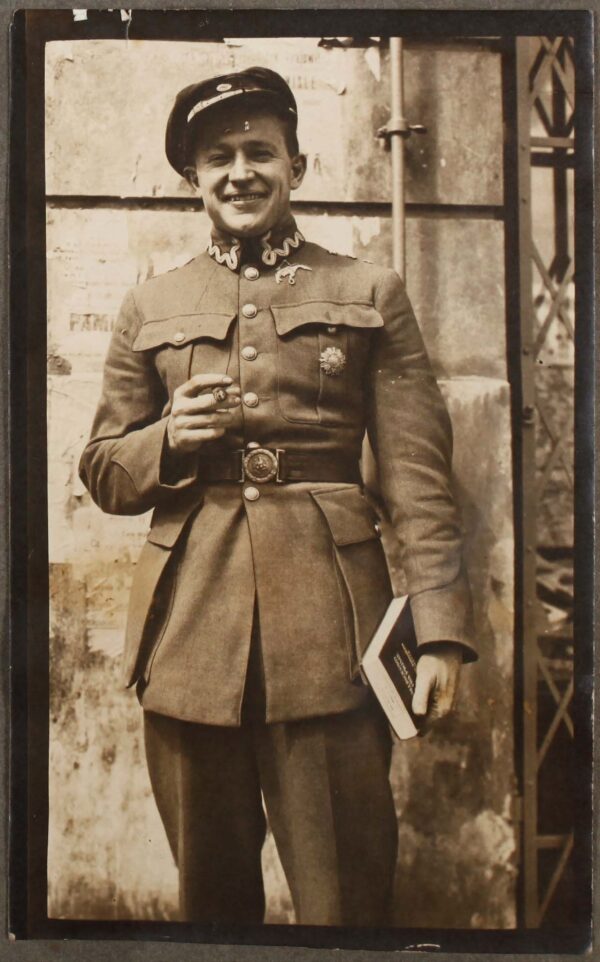 Một bức ảnh của Đại úy Cooper vào ngày 01/02/1920, trong thời gian ông phục vụ trong Phi đội Kosciuszko. (Ảnh: Tài sản công)
