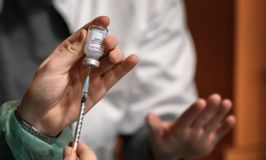 Thụy Sĩ ngừng khuyến nghị chích vaccine COVID-19