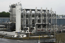 Một bộ trao đổi nhiệt và đường ống dẫn truyền tại Nhà ga LNG Cove Point của Dominion Energy ở Lusby, Maryland, hôm 12/06/2014. (Ảnh: Cliff Owen/AP)