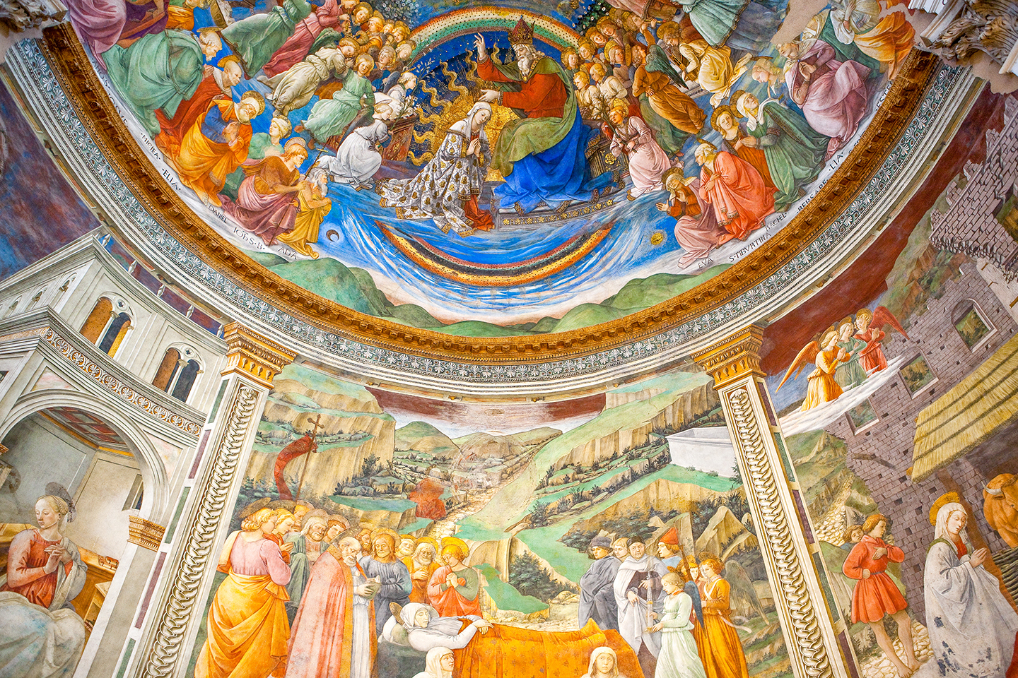 Bức bích họa của họa sỹ Filippo Lippi ở Nhà thờ chính tòa Spoleto của Umbria, gồm một bức chân dung tự họa nhỏ ở bên phải của phần bích họa “Death of the Virgin” (Đức Mẹ Đồng Trinh tạ thế) chính giữa bên dưới, năm 1467–1469. (Ảnh: Gimas, Shutterstock)