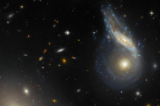 Kính viễn vọng không gian Hubble của NASA đã chụp được thiên hà đặc biệt Arp 122, do hai thiên hà va chạm và hợp nhất lại với nhau. (Ảnh: ESA/Hubble & NASA)