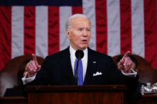 Tổng thống Joe Biden đọc bài diễn văn Thông điệp Liên bang thường niên trước một phiên họp chung của Quốc hội trong phòng Hạ viện tại tòa nhà Quốc hội ở thủ đô Hoa Thịnh Đốn, hôm 07/03/2024. (Ảnh: Shawn Thew/Pool/Getty Images)